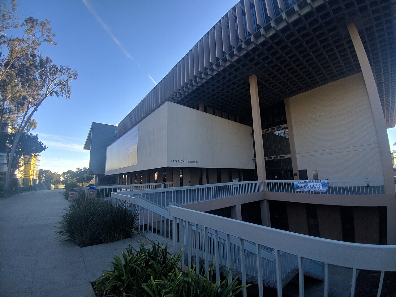 CSUDH Library 2018, California State University-Dominguez Hills